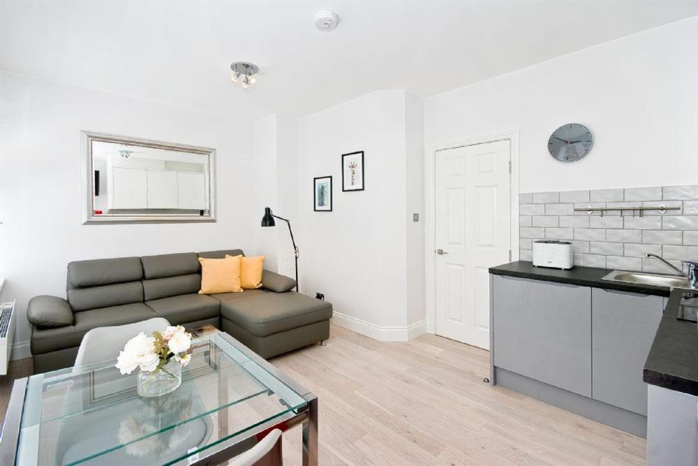 F1 Greek Street By City Living London Ngoại thất bức ảnh